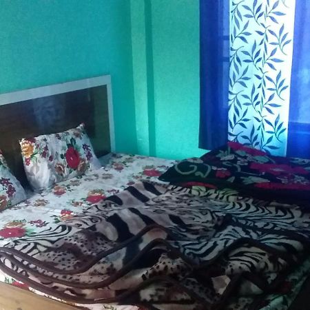 SPOT ON 87911 Sharma's Kitchen&Home Stay Bajaura Exterior foto