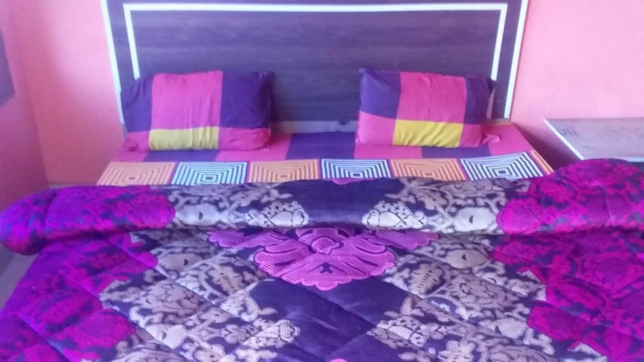 SPOT ON 87911 Sharma's Kitchen&Home Stay Bajaura Exterior foto