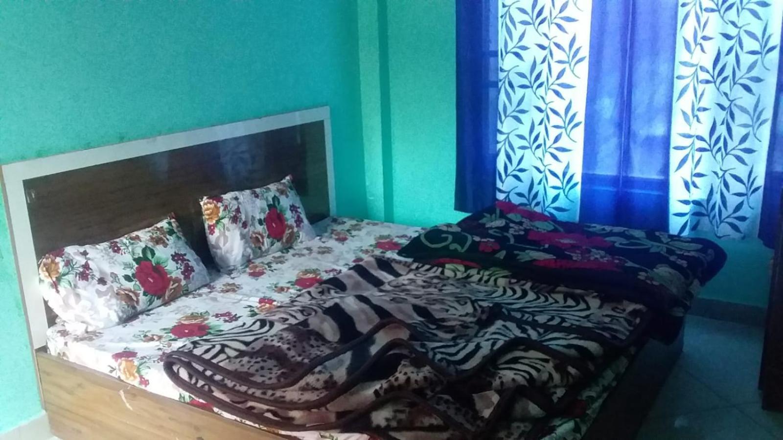 SPOT ON 87911 Sharma's Kitchen&Home Stay Bajaura Exterior foto